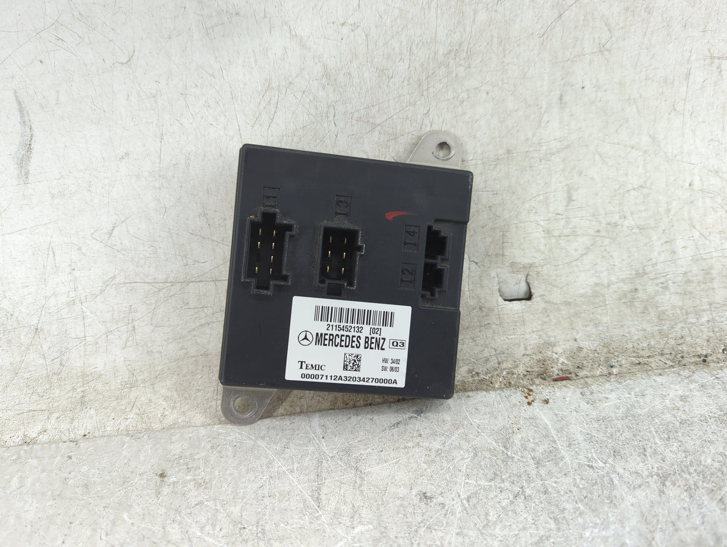 2011 Mercedes-benz E350 Body Control Module Bcm Inner Cabin Fuse Box - Oemusedautoparts1.com