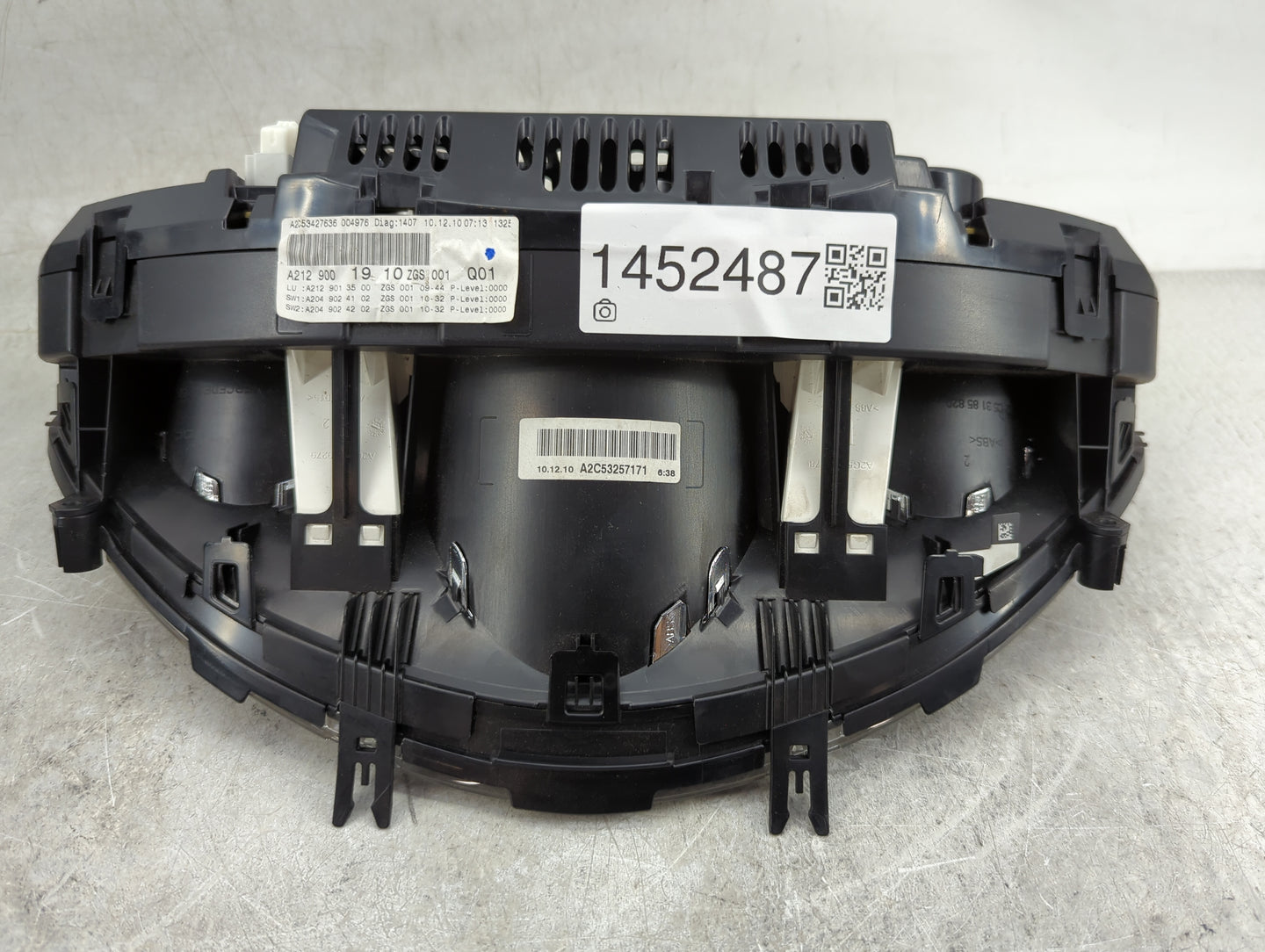 2011 Mercedes-Benz E350 Instrument Cluster Speedometer Gauges P/N:A2C53257171 Miles: Fits OEM Used Auto Parts - Oemusedautop