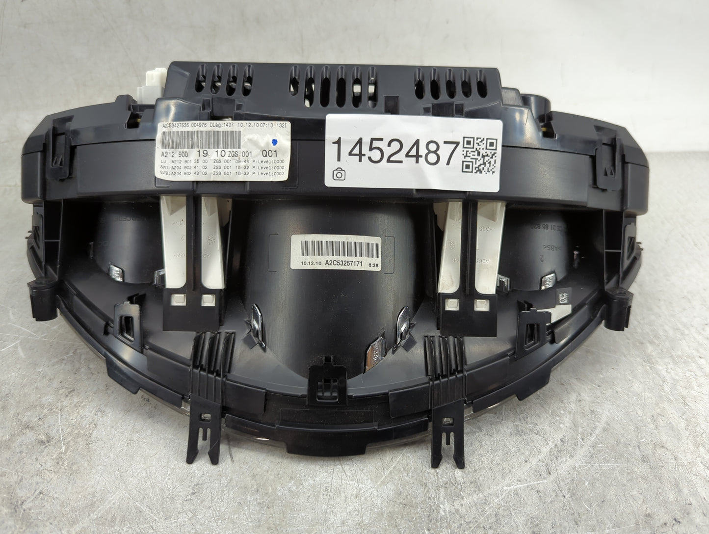 2011 Mercedes-Benz E350 Instrument Cluster Speedometer Gauges P/N:A2C53257171 Miles: Fits OEM Used Auto Parts - Oemusedautop
