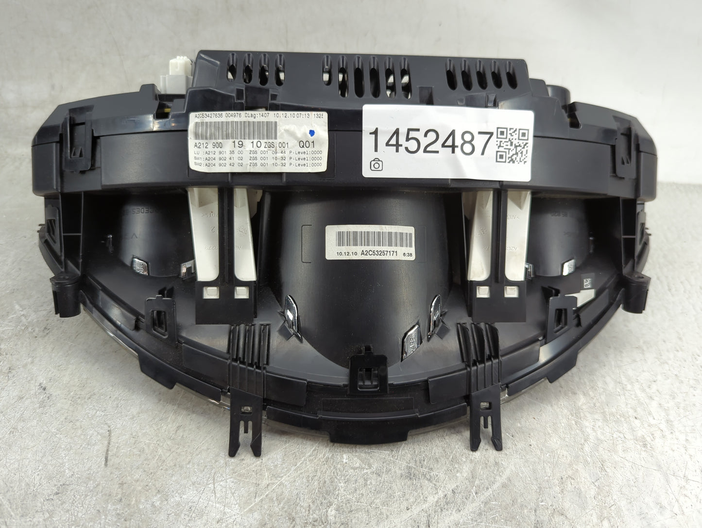 2011 Mercedes-Benz E350 Instrument Cluster Speedometer Gauges P/N:A2C53257171 Miles: Fits OEM Used Auto Parts - Oemusedautop