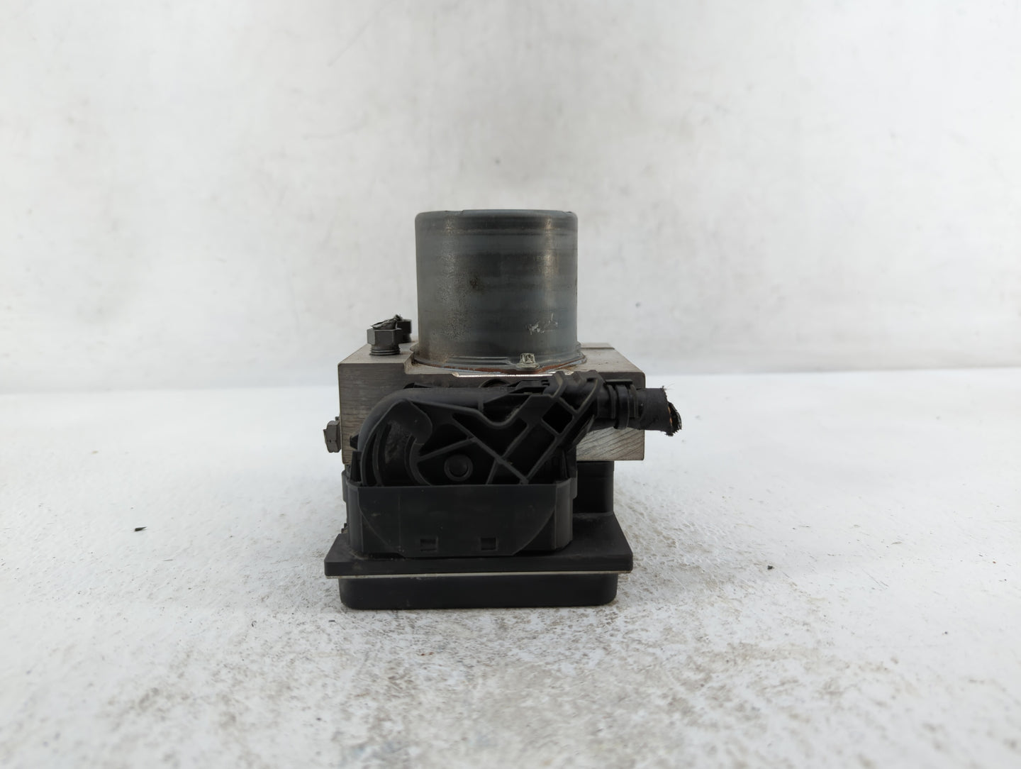 2011-2012 Mercedes-Benz E350 ABS Pump Control Module Replacement P/N:A212 431 85 12 Fits Fits 2011 2012 OEM Used Auto Parts 