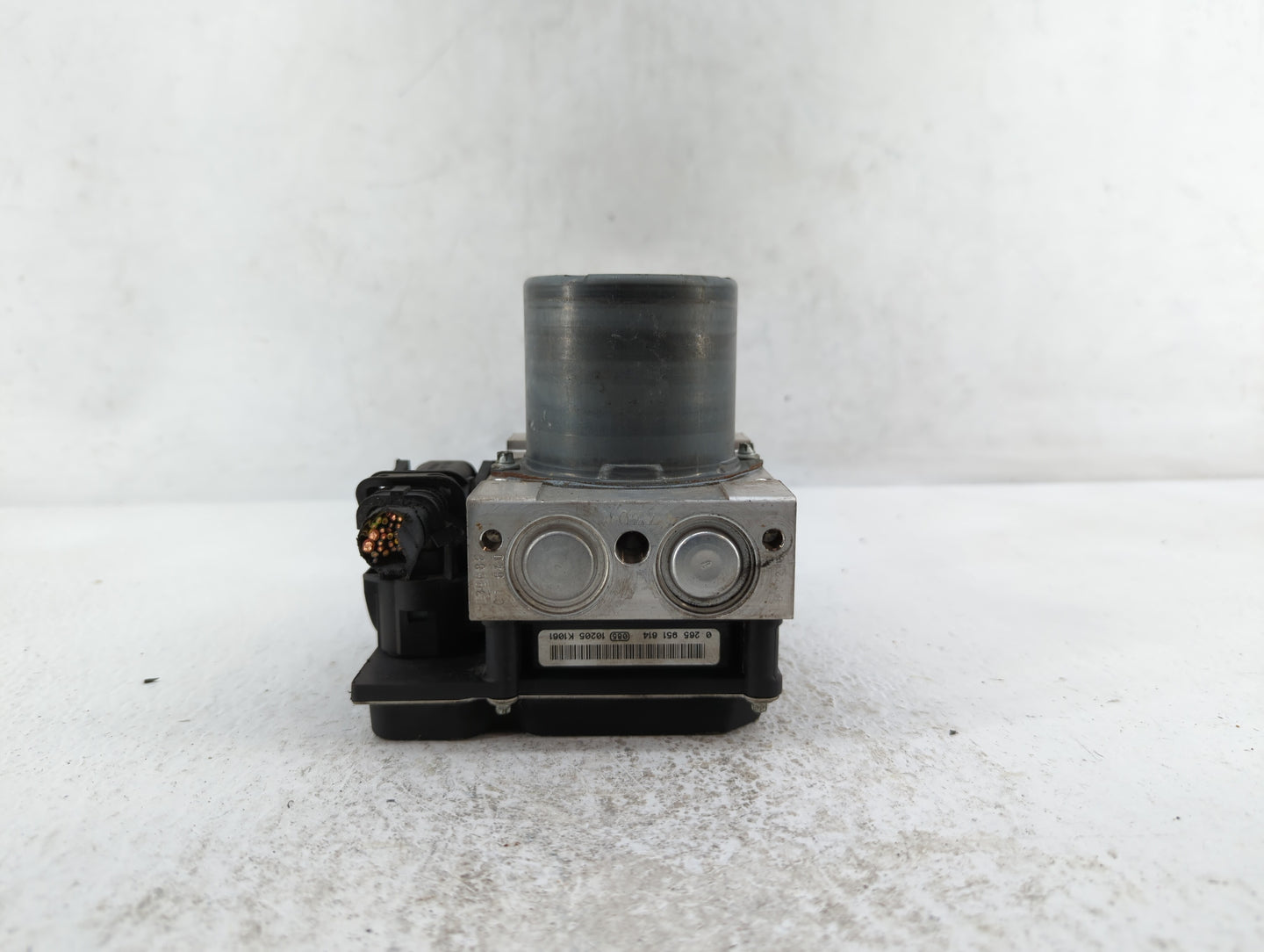2011-2012 Mercedes-Benz E350 ABS Pump Control Module Replacement P/N:A212 431 85 12 Fits Fits 2011 2012 OEM Used Auto Parts 