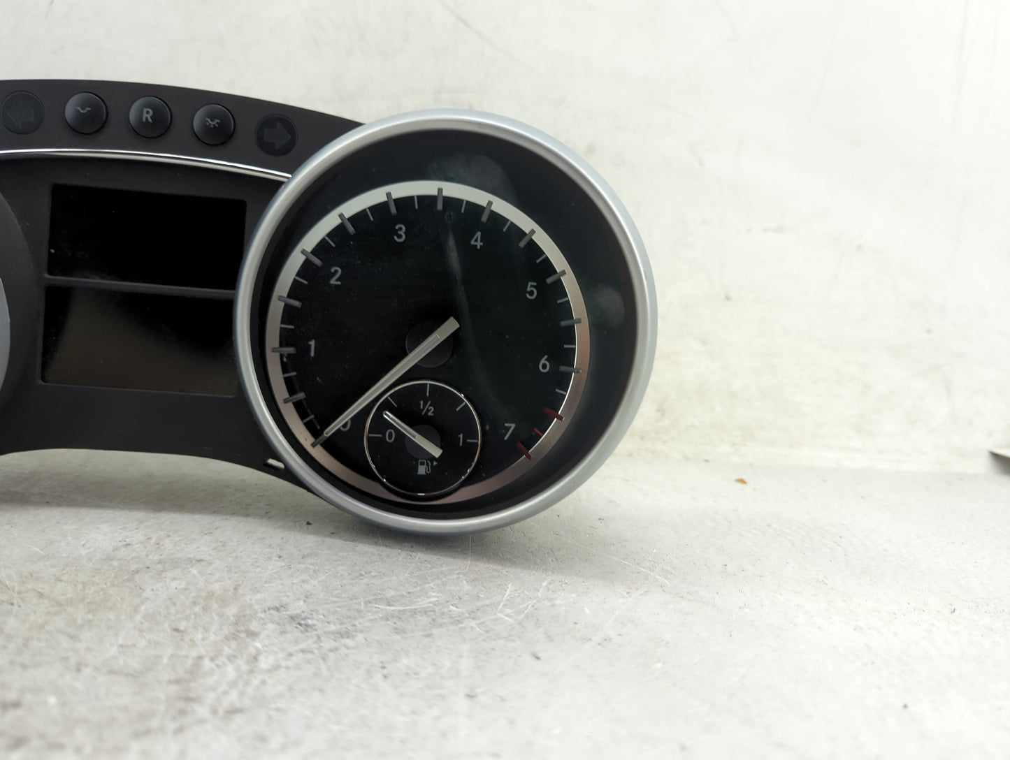 2011 Mercedes Gl450 Instrument Cluster Speedometer Gauges P/N:A2C53301885 PA1649008200, A2C53168071 Miles: Fits Fits 2010 20