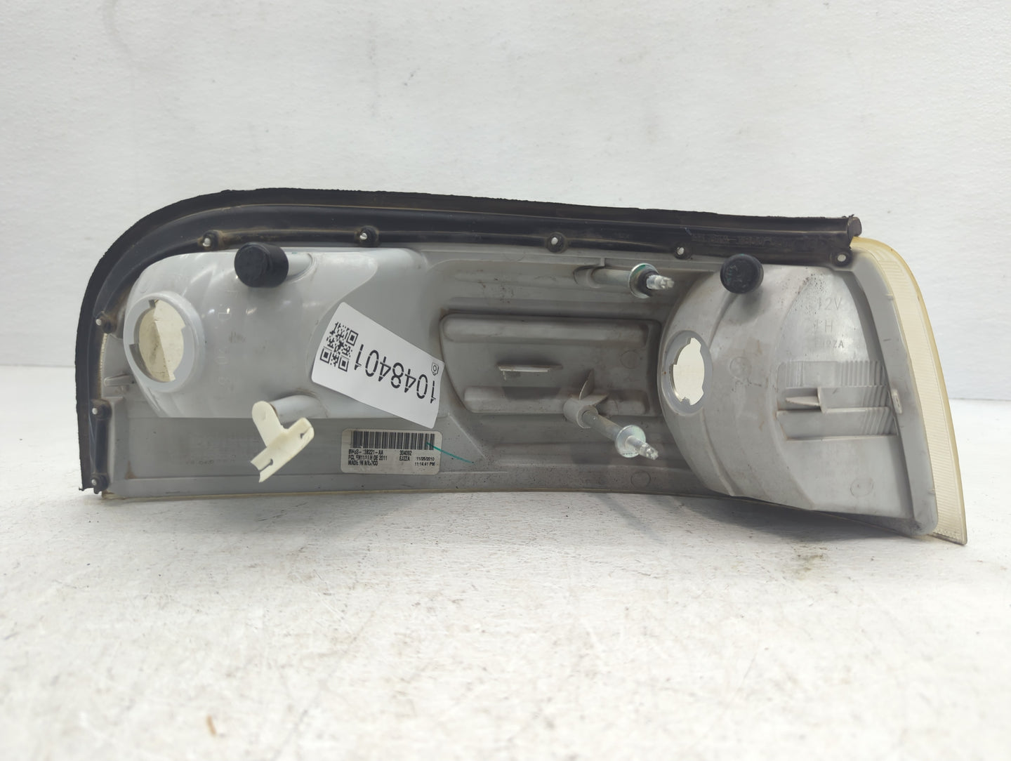 2006 Mercury Grand Marquis Passenger Right Oem Head Light Headlight Lamp - Oemusedautoparts1.com
