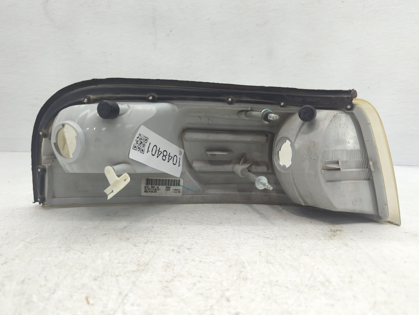 2006 Mercury Grand Marquis Passenger Right Oem Head Light Headlight Lamp - Oemusedautoparts1.com