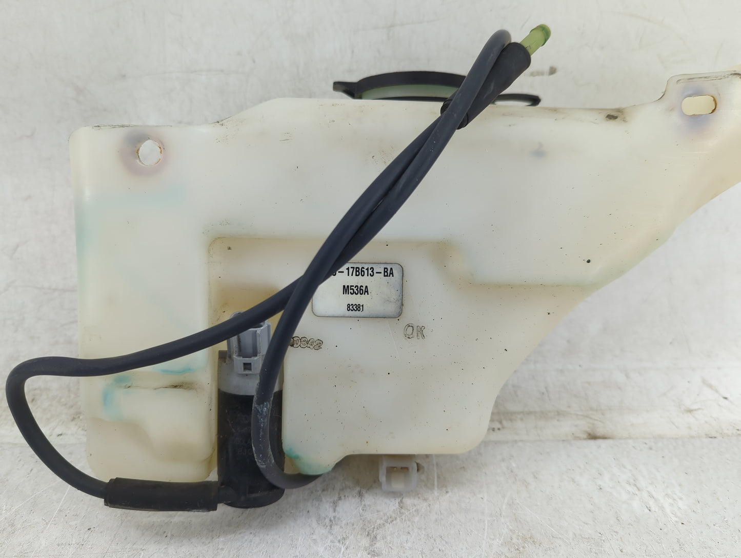 2003 Grand Marquis Radiator Coolant Overflow Expansion Tank Bottle - Oemusedautoparts1.com