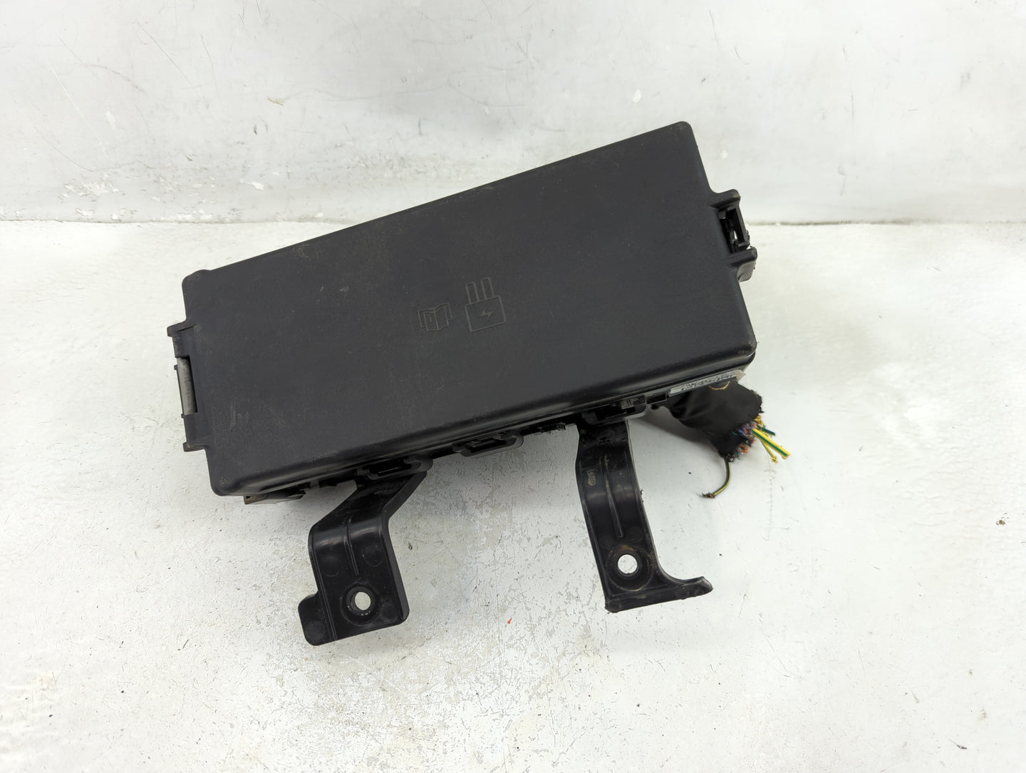 2010-2011 Mercury Milan Fusebox Fuse Box Panel Relay Module P/N:6E5T-14A003-AB Fits Fits 2010 2011 2012 OEM Used Auto Parts 