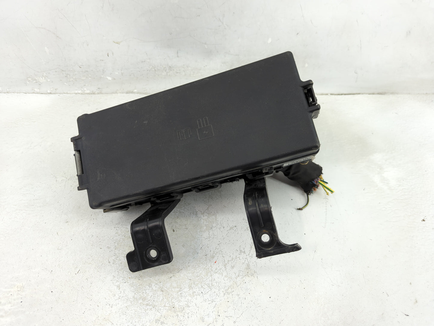 2010-2011 Mercury Milan Fusebox Fuse Box Panel Relay Module P/N:6E5T-14A003-AB Fits Fits 2010 2011 2012 OEM Used Auto Parts 