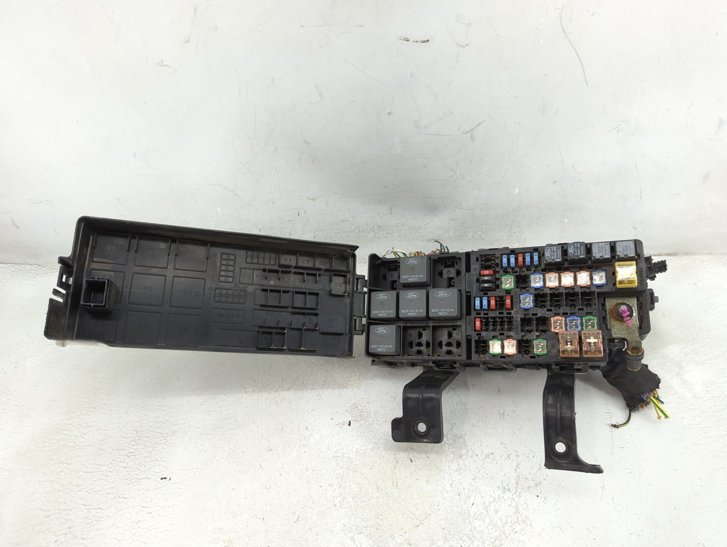 2010-2011 Mercury Milan Fusebox Fuse Box Panel Relay Module P/N:6E5T-14A003-AB Fits Fits 2010 2011 2012 OEM Used Auto Parts 