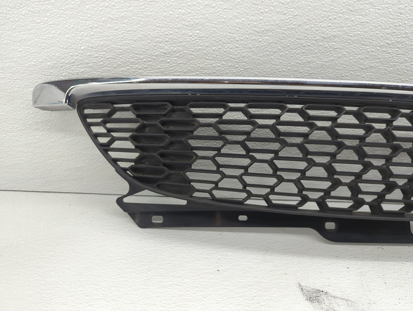 2011-2014 Mini Cooper Front Grille Bumper Not Included - Oemusedautoparts1.com