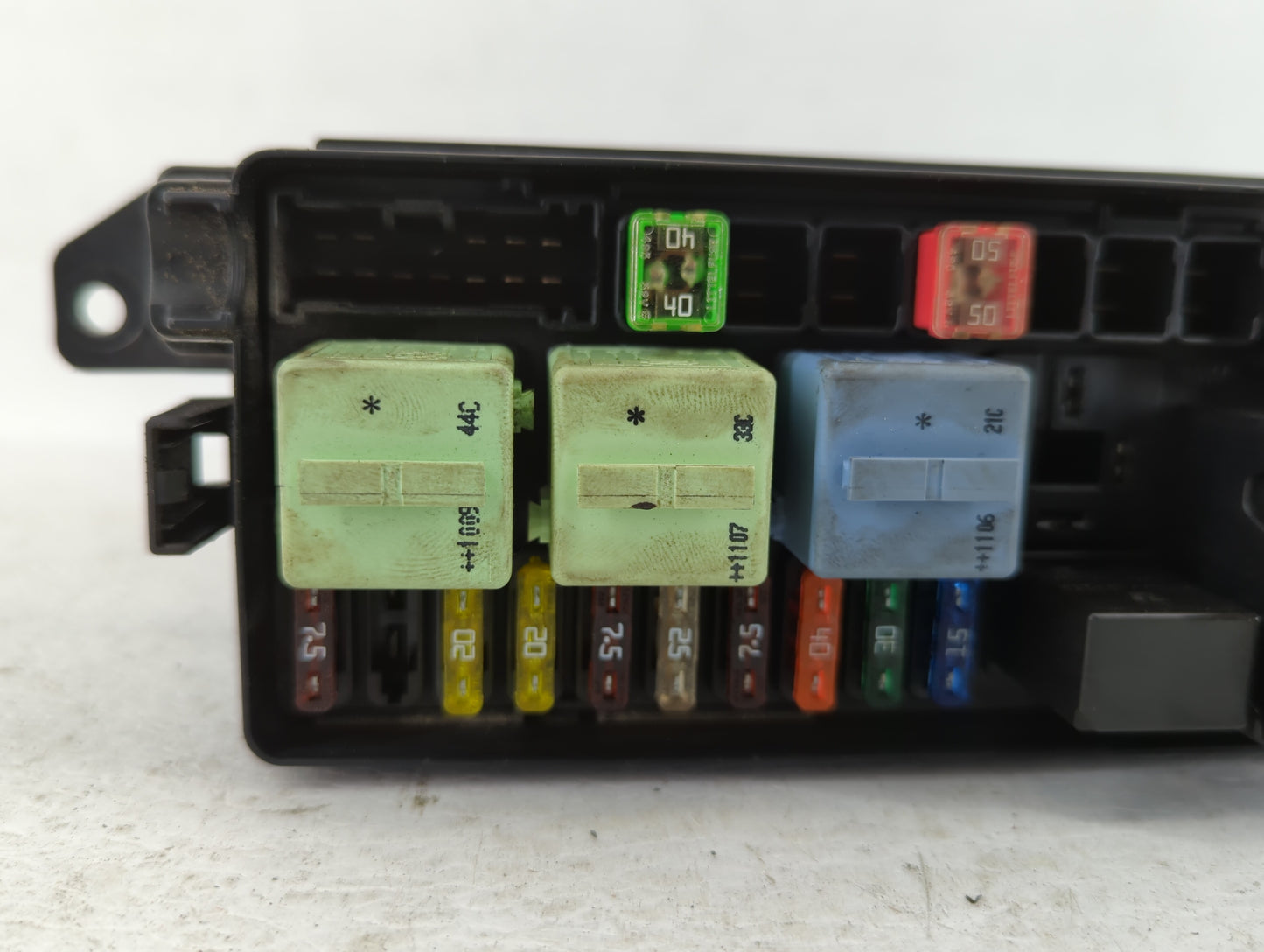 2010-2011 Mini Cooper Fusebox Fuse Box Panel Relay Module P/N:9240943 9213372, 3455527 Fits Fits 2010 2011 OEM Used Auto Par