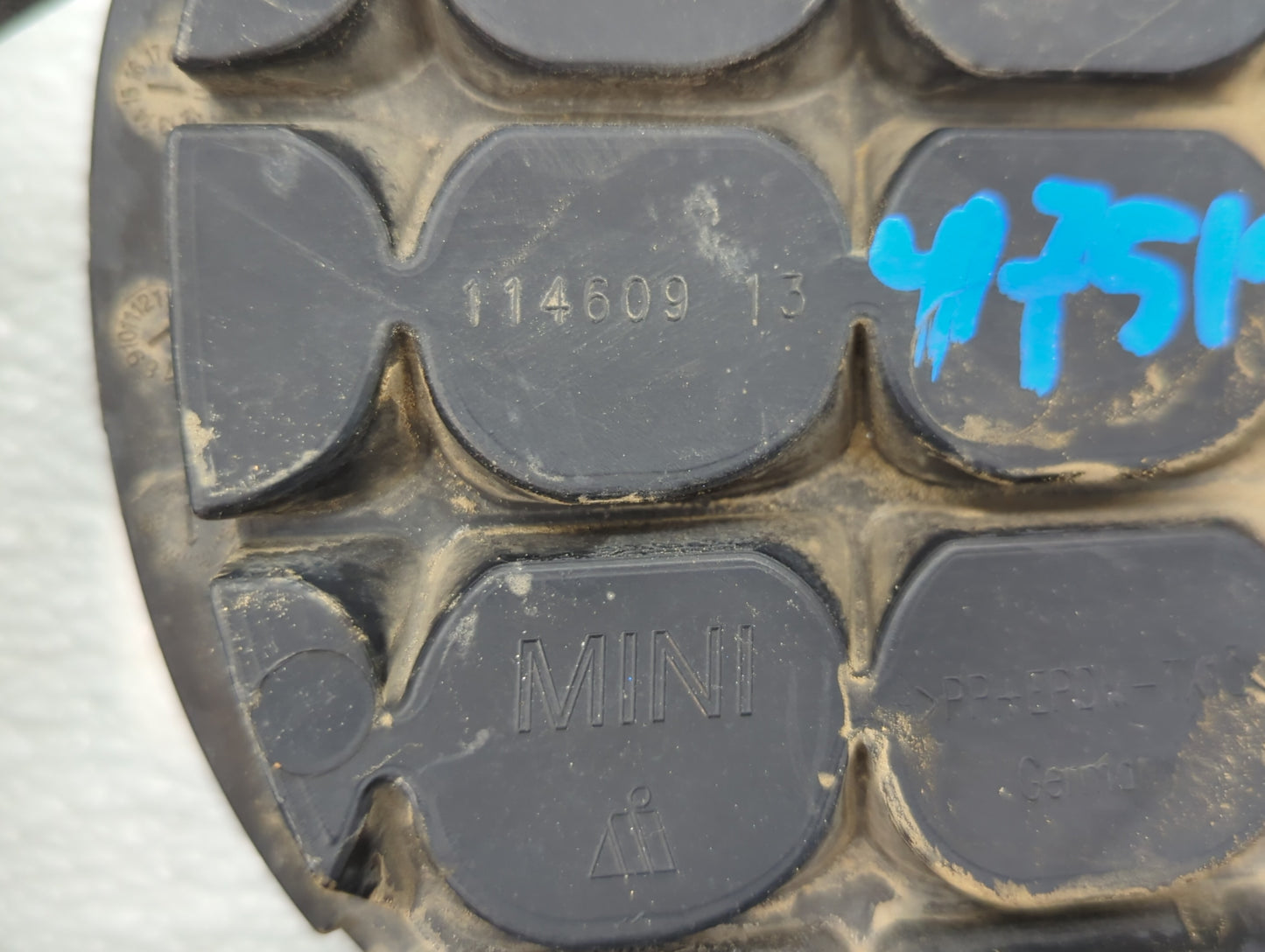 2011-2016 Mini Cooper Countryman Front Grille Bumper Not Included - Oemusedautoparts1.com