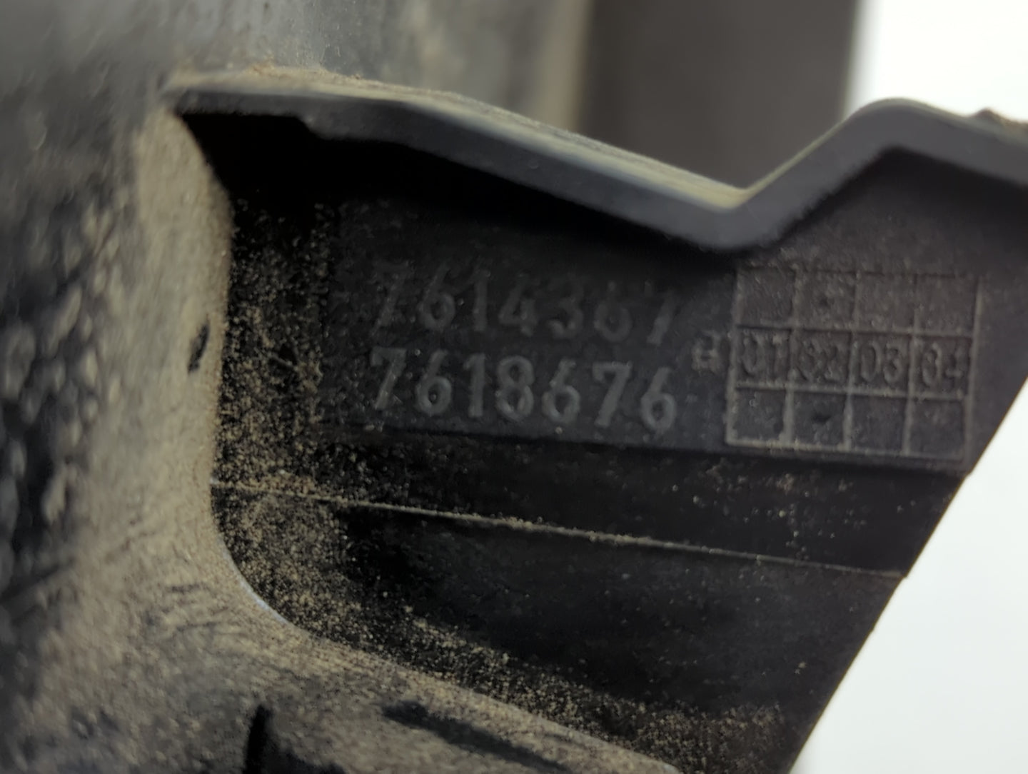 2011 Mini Cooper Countryman Engine Cover - Oemusedautoparts1.com