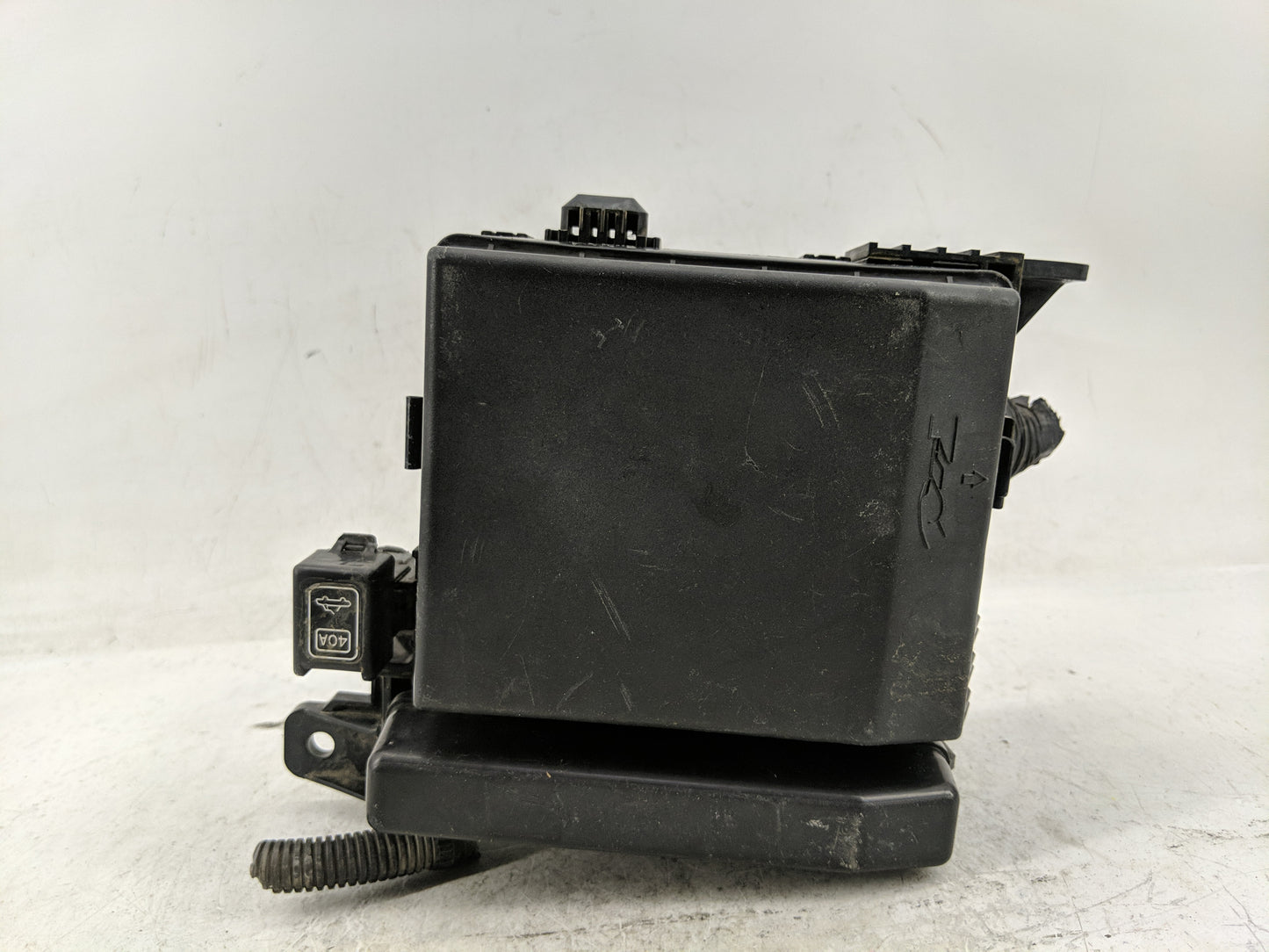 2004-2011 Mitsubishi Endeavor Fusebox Fuse Box Panel Relay Module Fits OEM Used Auto Parts - Oemusedautoparts1.com