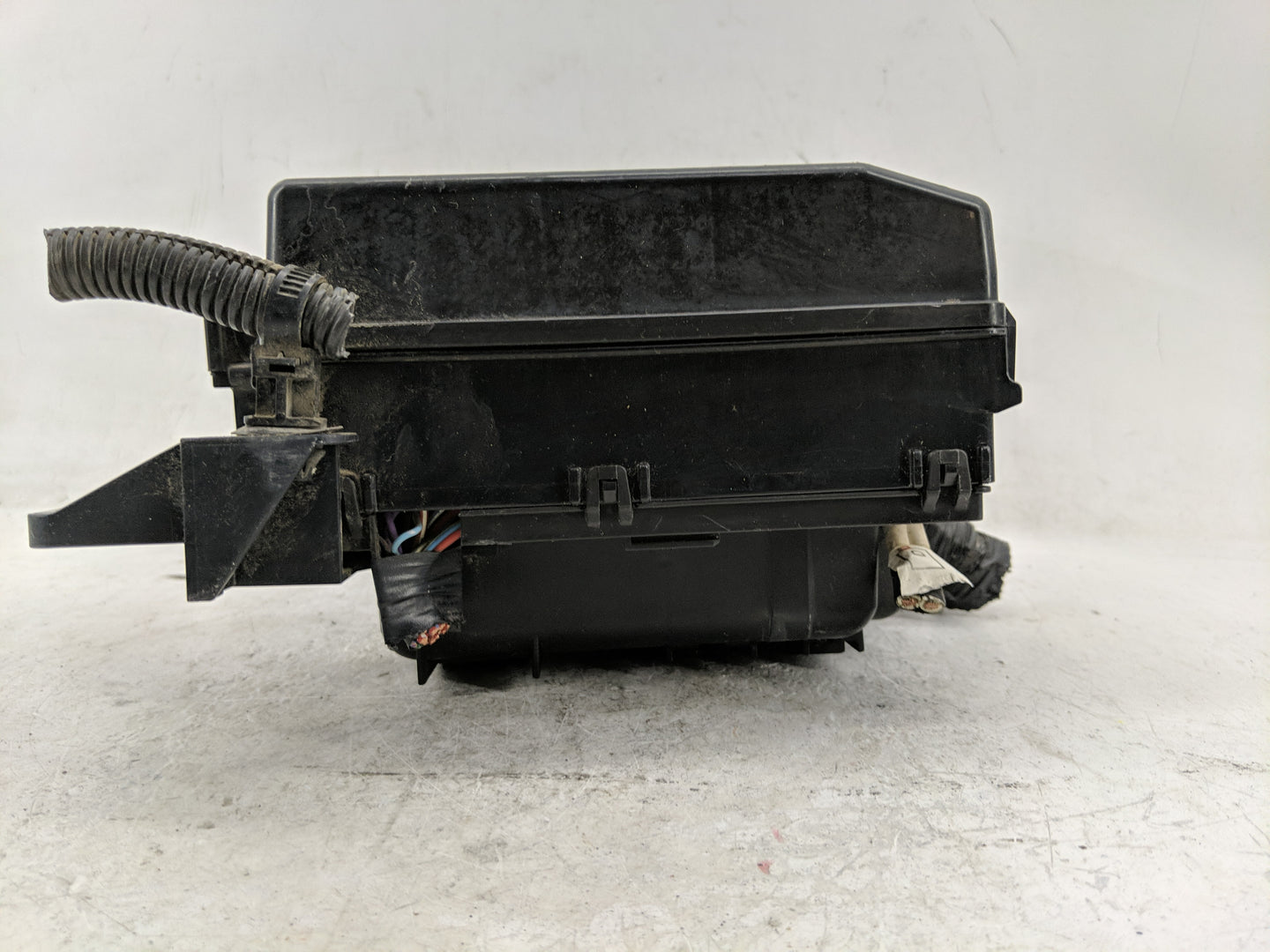 2004-2011 Mitsubishi Endeavor Fusebox Fuse Box Panel Relay Module Fits OEM Used Auto Parts - Oemusedautoparts1.com