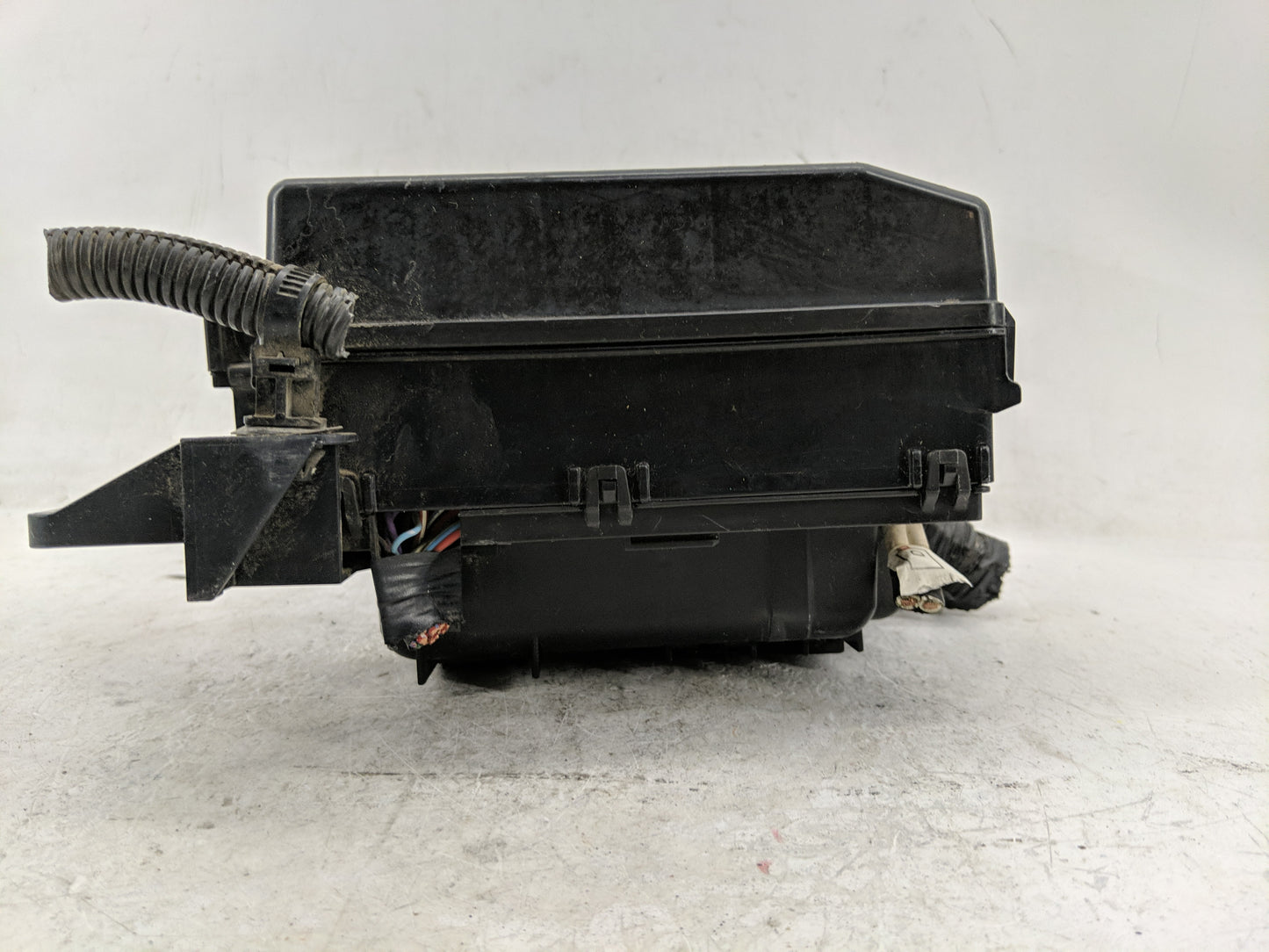 2004-2011 Mitsubishi Endeavor Fusebox Fuse Box Panel Relay Module Fits OEM Used Auto Parts - Oemusedautoparts1.com