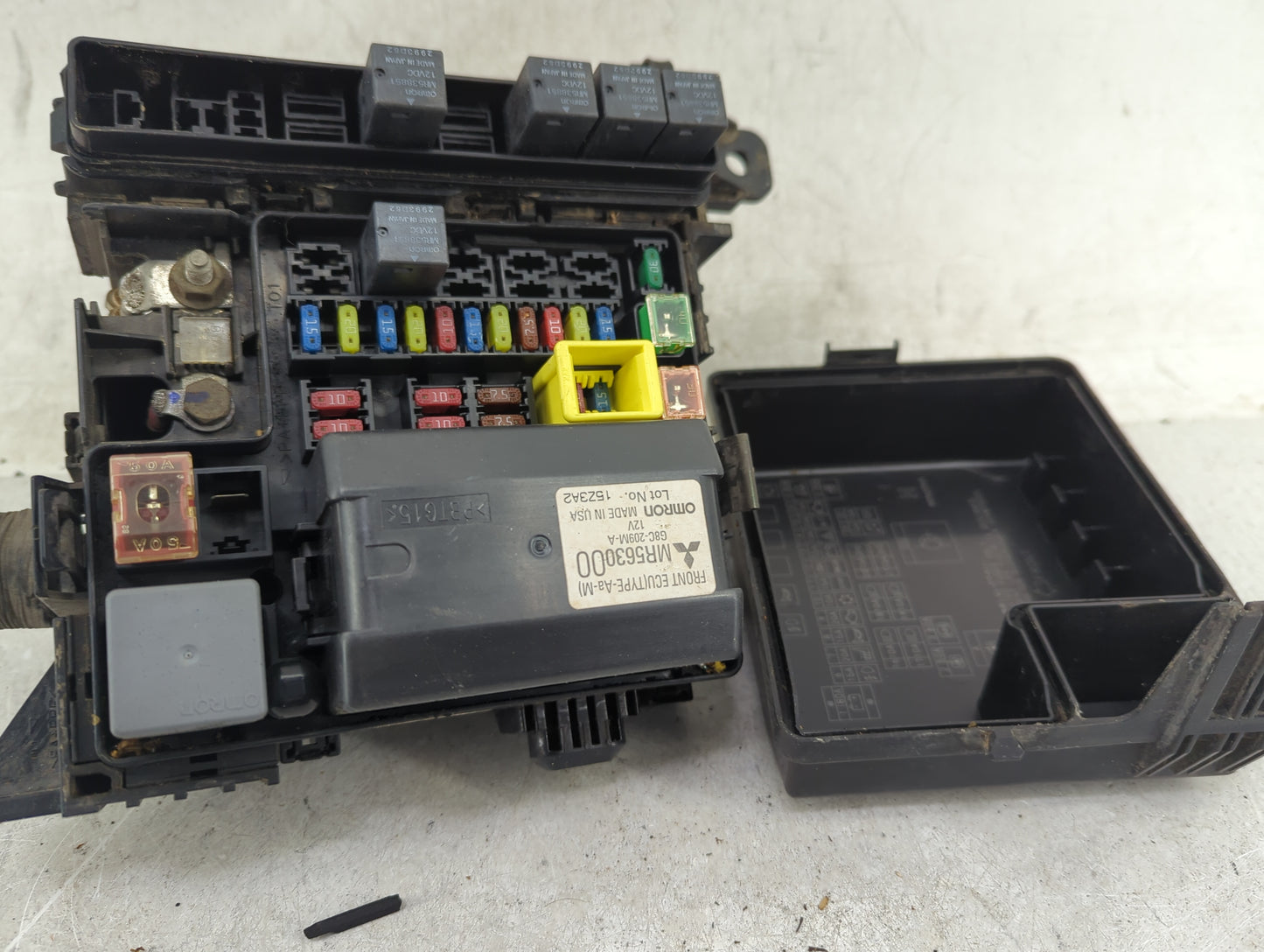 2004-2011 Mitsubishi Endeavor Fusebox Fuse Box Panel Relay Module P/N:MR965944 Fits OEM Used Auto Parts - Oemusedautoparts1.