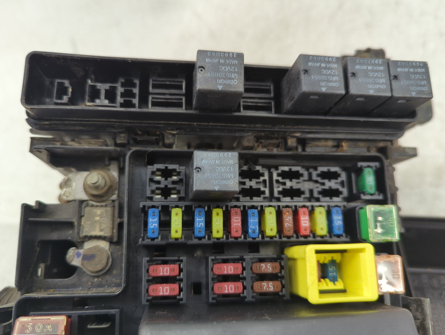 2004-2011 Mitsubishi Endeavor Fusebox Fuse Box Panel Relay Module P/N:MR965944 Fits OEM Used Auto Parts - Oemusedautoparts1.