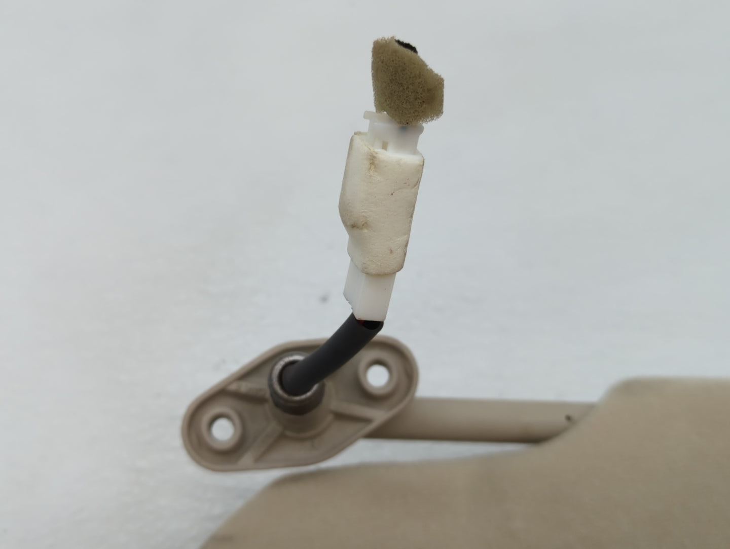 2011 Mitsubishi Endeavor Sun Visor Shade Replacement Passenger Right Mirror Fits OEM Used Auto Parts - Oemusedautoparts1.com