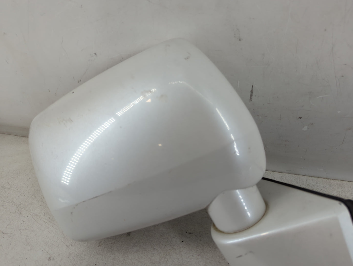 2011 Mitsubishi Endeavor Passenger Right Side View Manual Door Mirror - Oemusedautoparts1.com