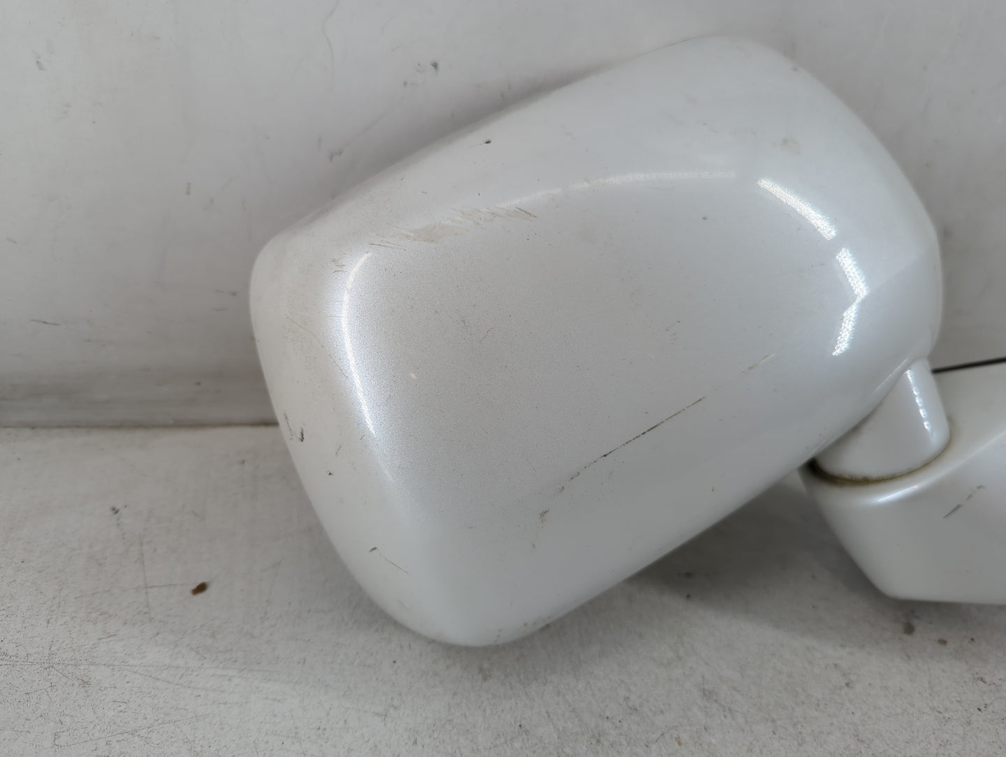 2011 Mitsubishi Endeavor Passenger Right Side View Manual Door Mirror - Oemusedautoparts1.com