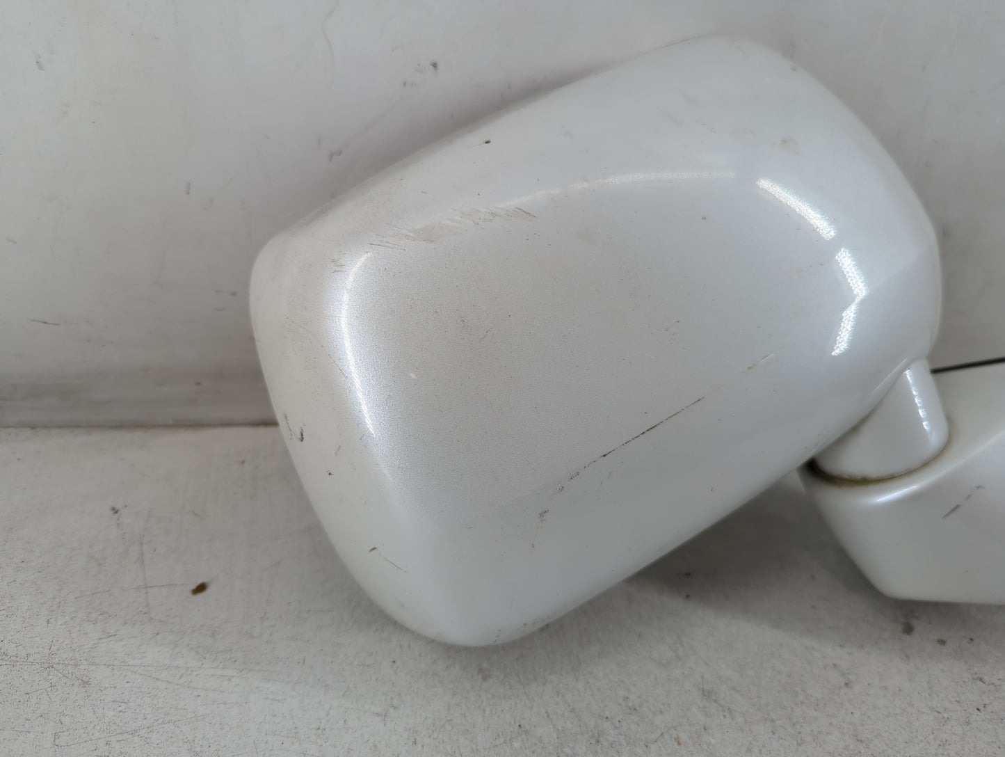 2011 Mitsubishi Endeavor Passenger Right Side View Manual Door Mirror - Oemusedautoparts1.com