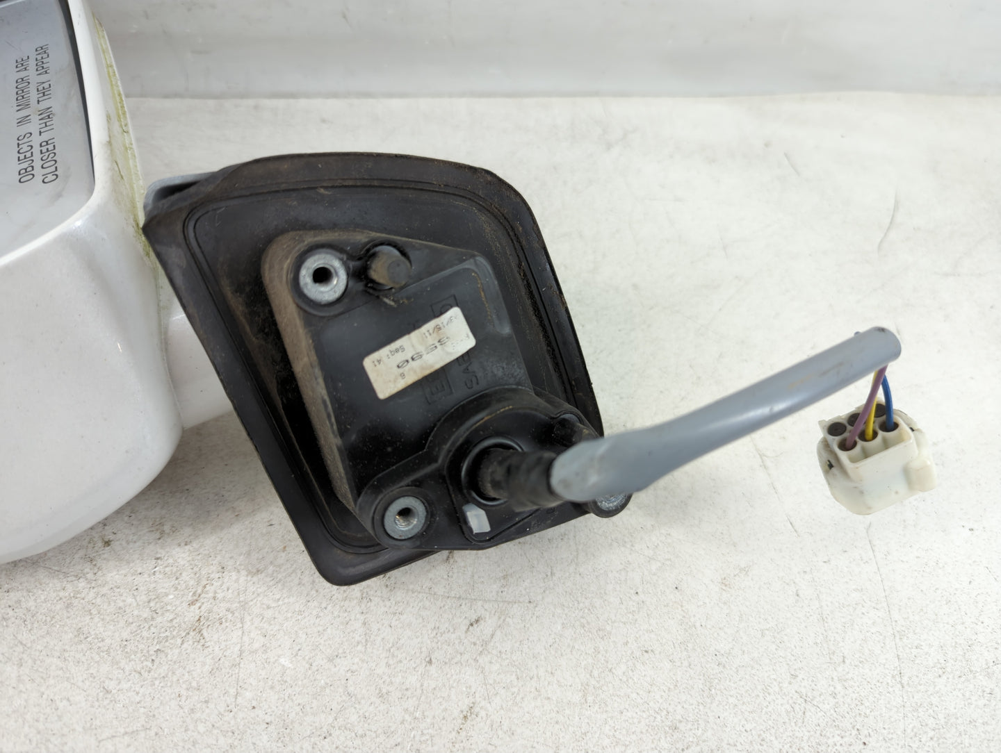 2011 Mitsubishi Endeavor Passenger Right Side View Manual Door Mirror - Oemusedautoparts1.com