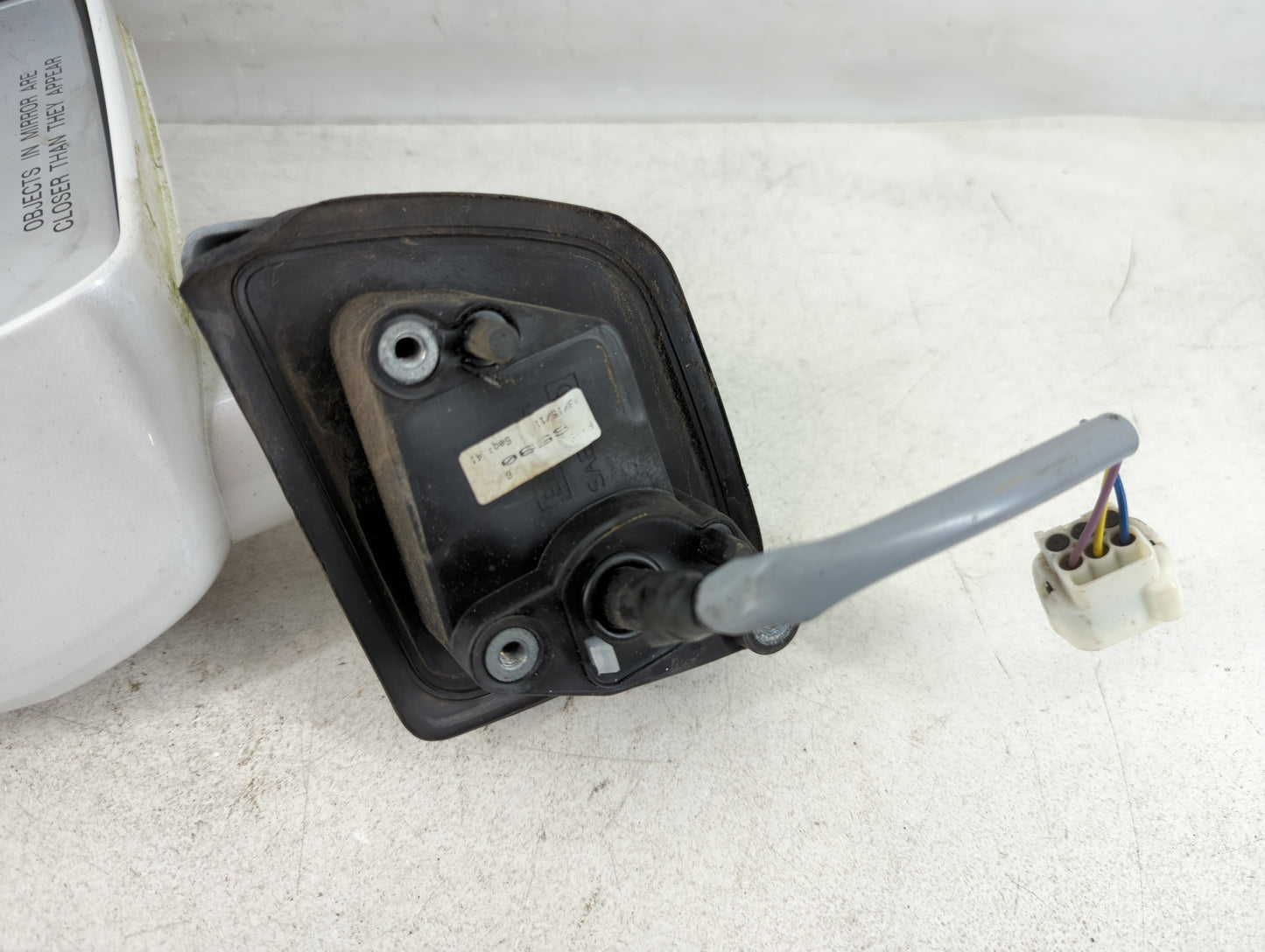 2011 Mitsubishi Endeavor Passenger Right Side View Manual Door Mirror - Oemusedautoparts1.com