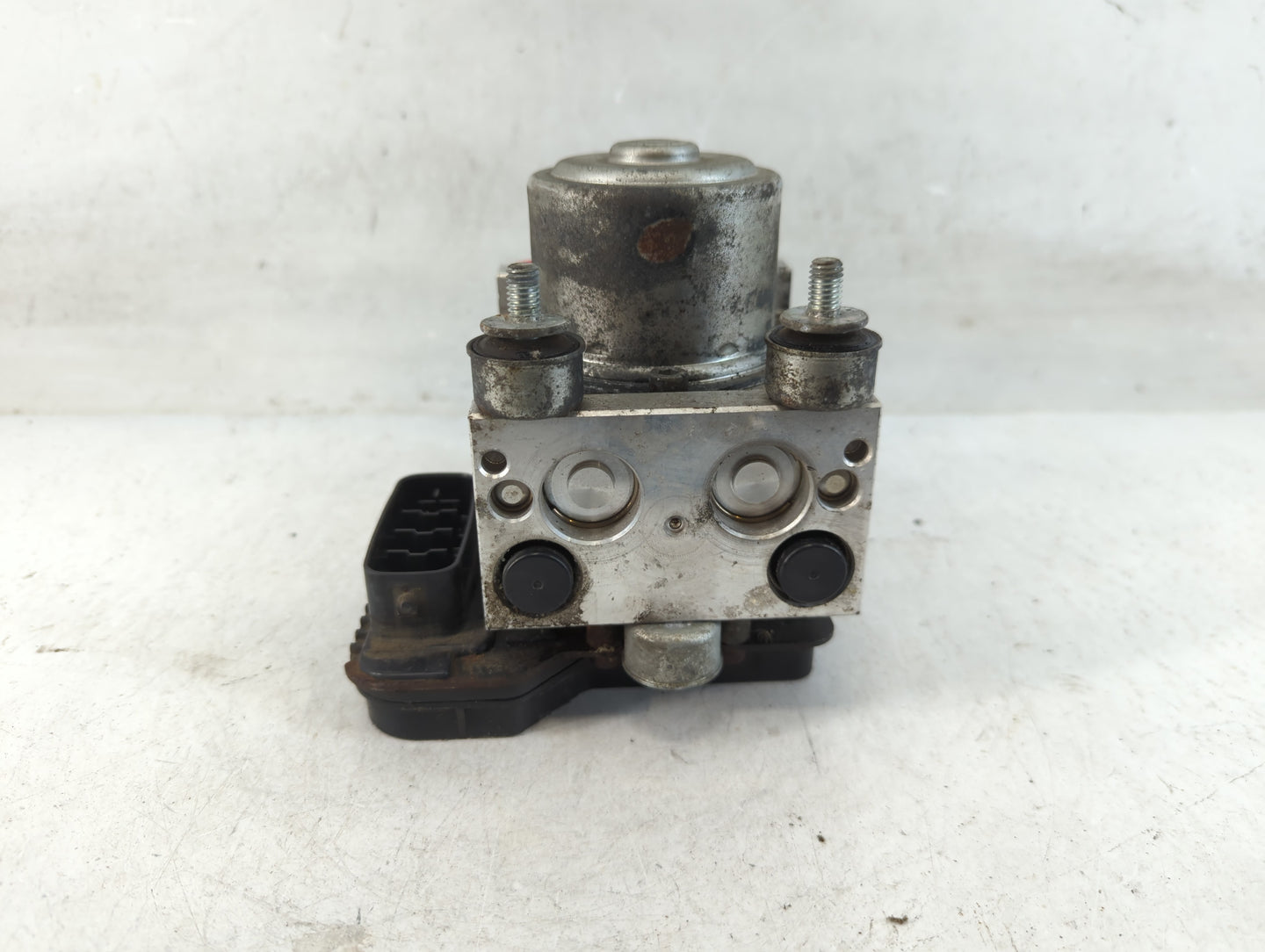 2010-2011 Mitsubishi Endeavor ABS Pump Control Module Replacement P/N:4670A494 Fits Fits 2010 2011 OEM Used Auto Parts - Oem