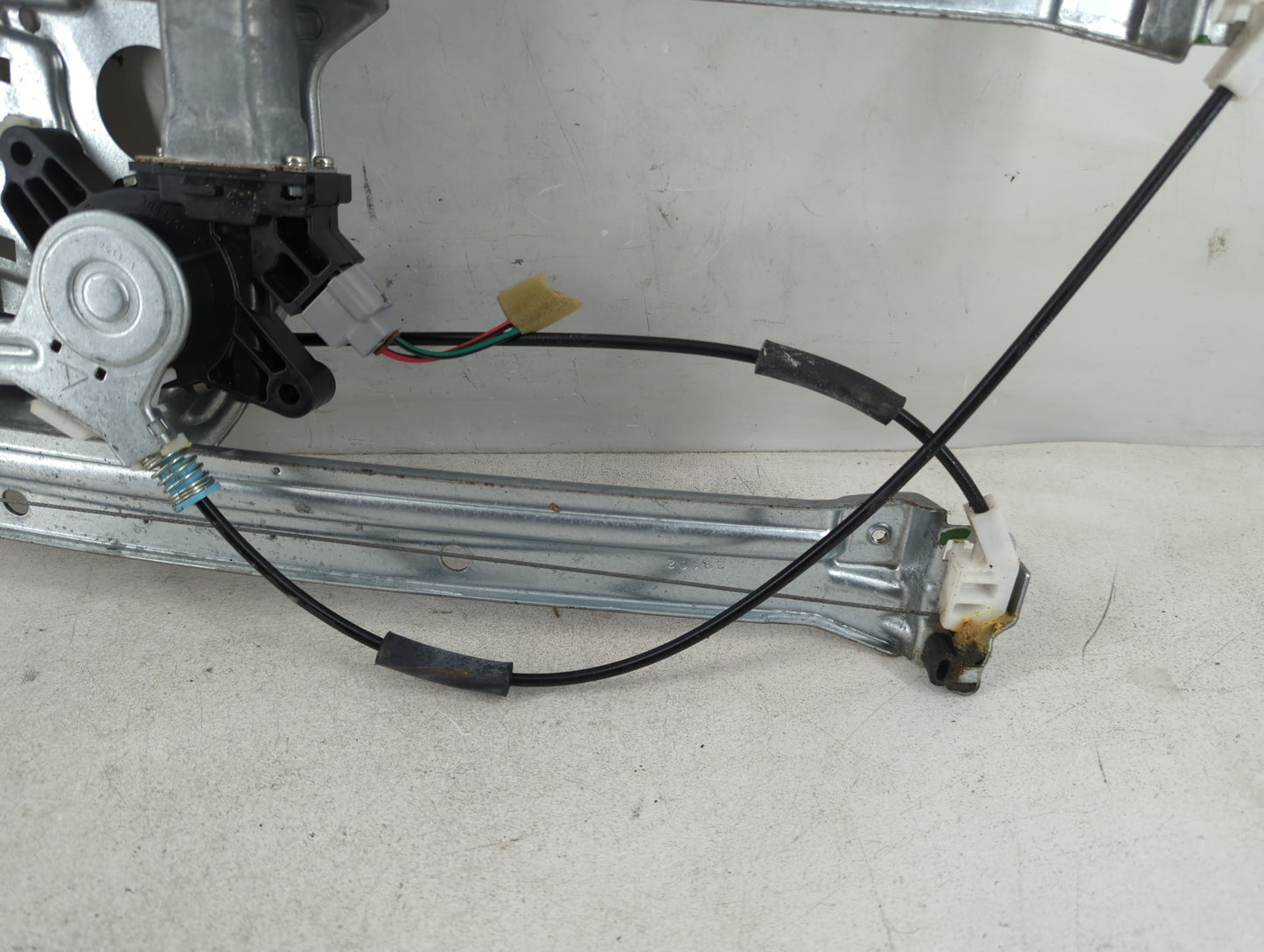 2011 Mitsubishi Endeavor Window Regulator Passenger Front - Oemusedautoparts1.com