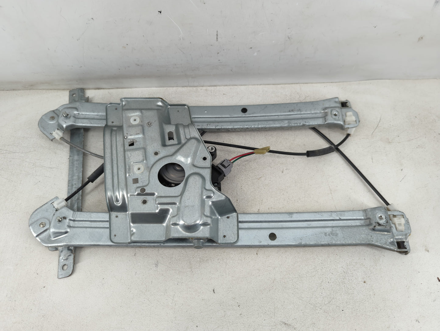 2011 Mitsubishi Endeavor Used Window Regulator Passenger Front - Oemusedautoparts1.com