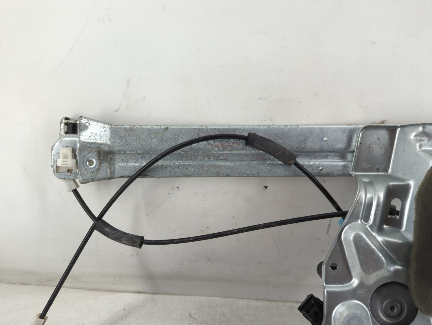 2011 Mitsubishi Endeavor Driver Left Front Window Regulator - Oemusedautoparts1.com