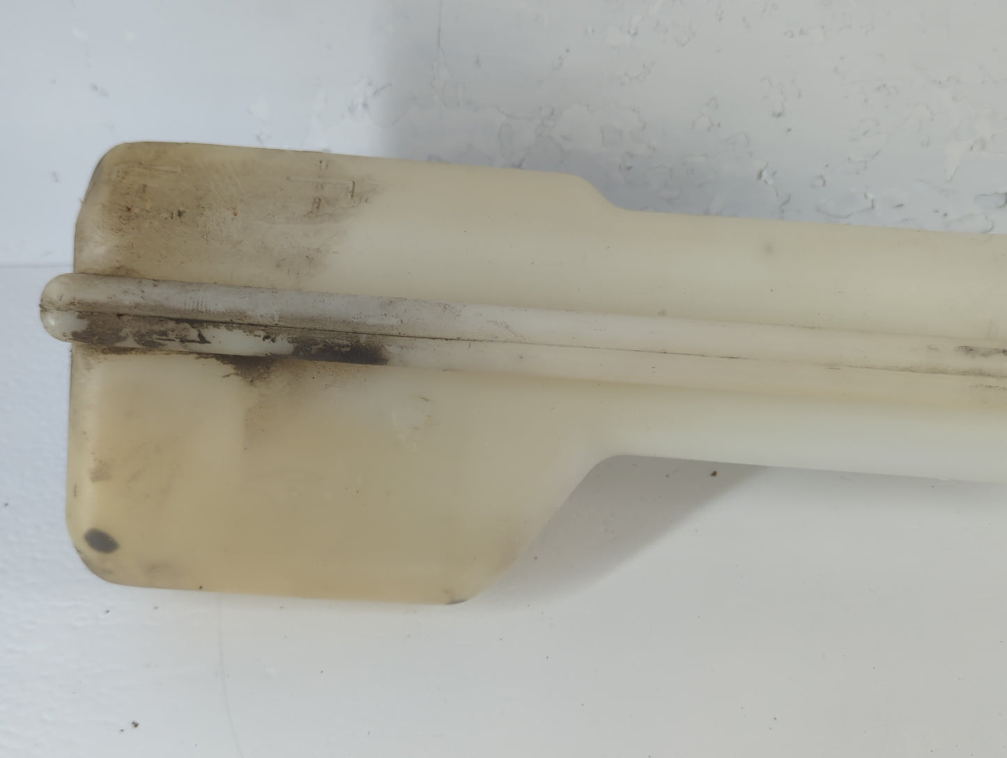 2004 Mitsubishi Endeavor Radiator Coolant Overflow Expansion Tank Bottle - Oemusedautoparts1.com