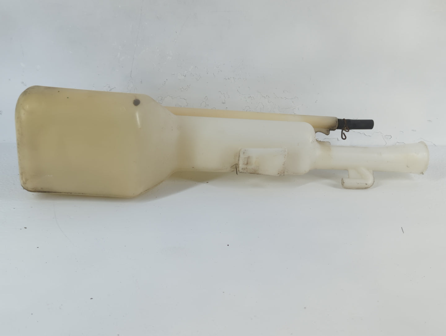2004 Mitsubishi Endeavor Radiator Coolant Overflow Expansion Tank Bottle - Oemusedautoparts1.com