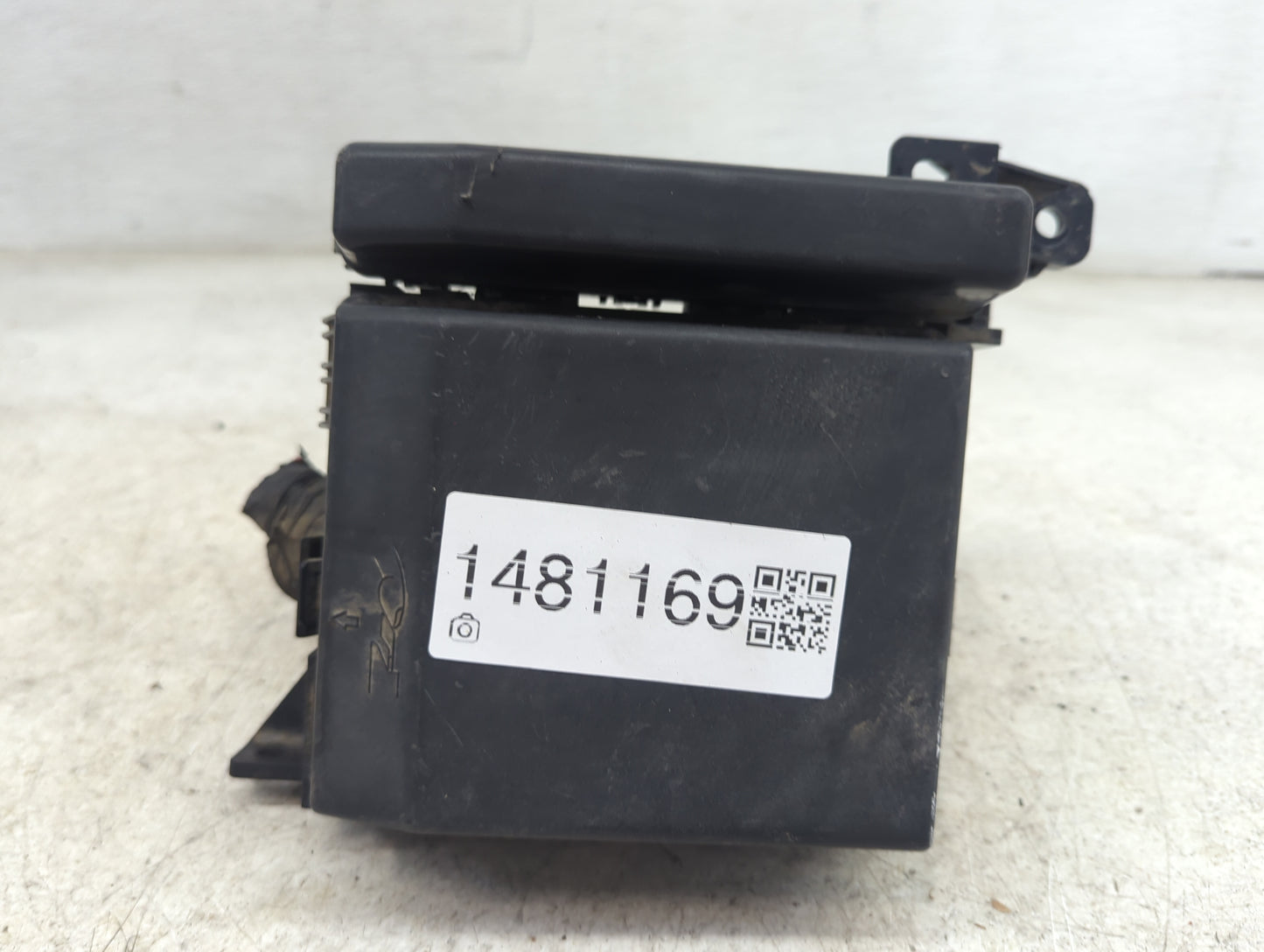 2010-2012 Mitsubishi Galant Fusebox Fuse Box Panel Relay Module P/N:8638A009 G8C-218M-2A Fits Fits 2010 2011 2012 OEM Used A