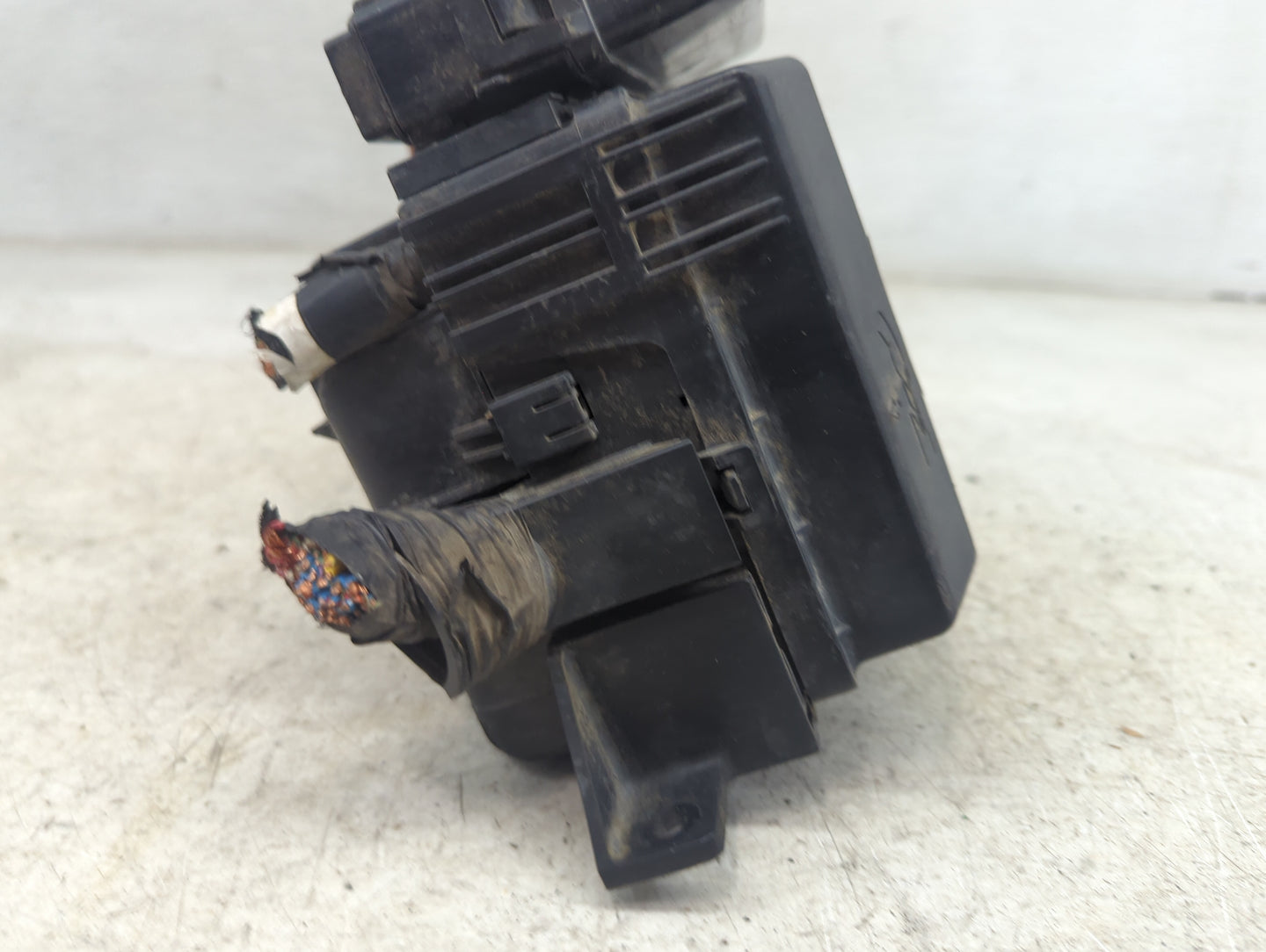 2010-2012 Mitsubishi Galant Fusebox Fuse Box Panel Relay Module P/N:8638A009 G8C-218M-2A Fits Fits 2010 2011 2012 OEM Used A