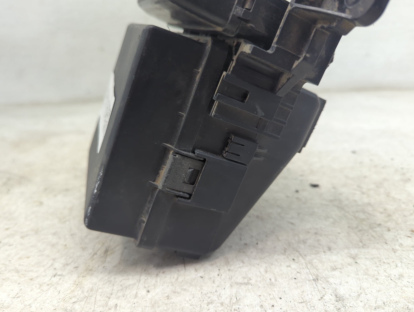2010-2012 Mitsubishi Galant Fusebox Fuse Box Panel Relay Module P/N:8638A009 G8C-218M-2A Fits Fits 2010 2011 2012 OEM Used A