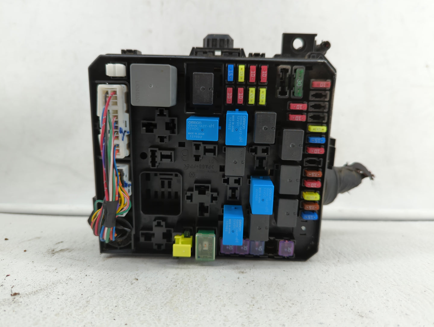 2010-2013 Mitsubishi Outlander Fusebox Fuse Box Panel Relay Module P/N:PR061-02000 Fits Fits 2010 2011 2012 2013 OEM Used Au