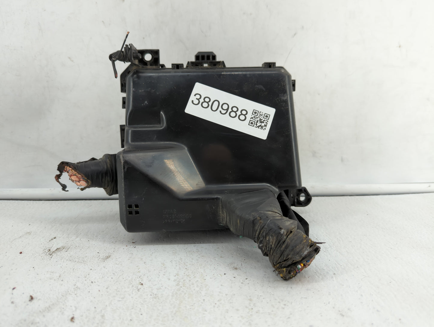 2010-2013 Mitsubishi Outlander Fusebox Fuse Box Panel Relay Module P/N:PR061-02000 Fits Fits 2010 2011 2012 2013 OEM Used Au