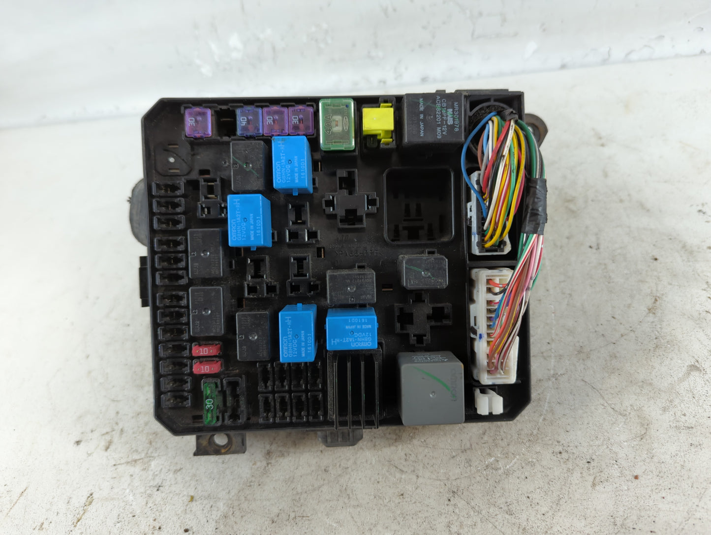 2011-2013 Mitsubishi Outlander Fusebox Fuse Box Panel Relay Module P/N:PP+TD10 PR061-62000 Fits Fits 2011 2012 2013 OEM Used