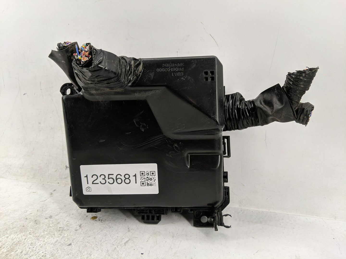 2011 Mitsubishi Outlander Sport Fusebox Fuse Box Panel Relay Module P/N:PR061-02000 Fits OEM Used Auto Parts - Oemusedautopa