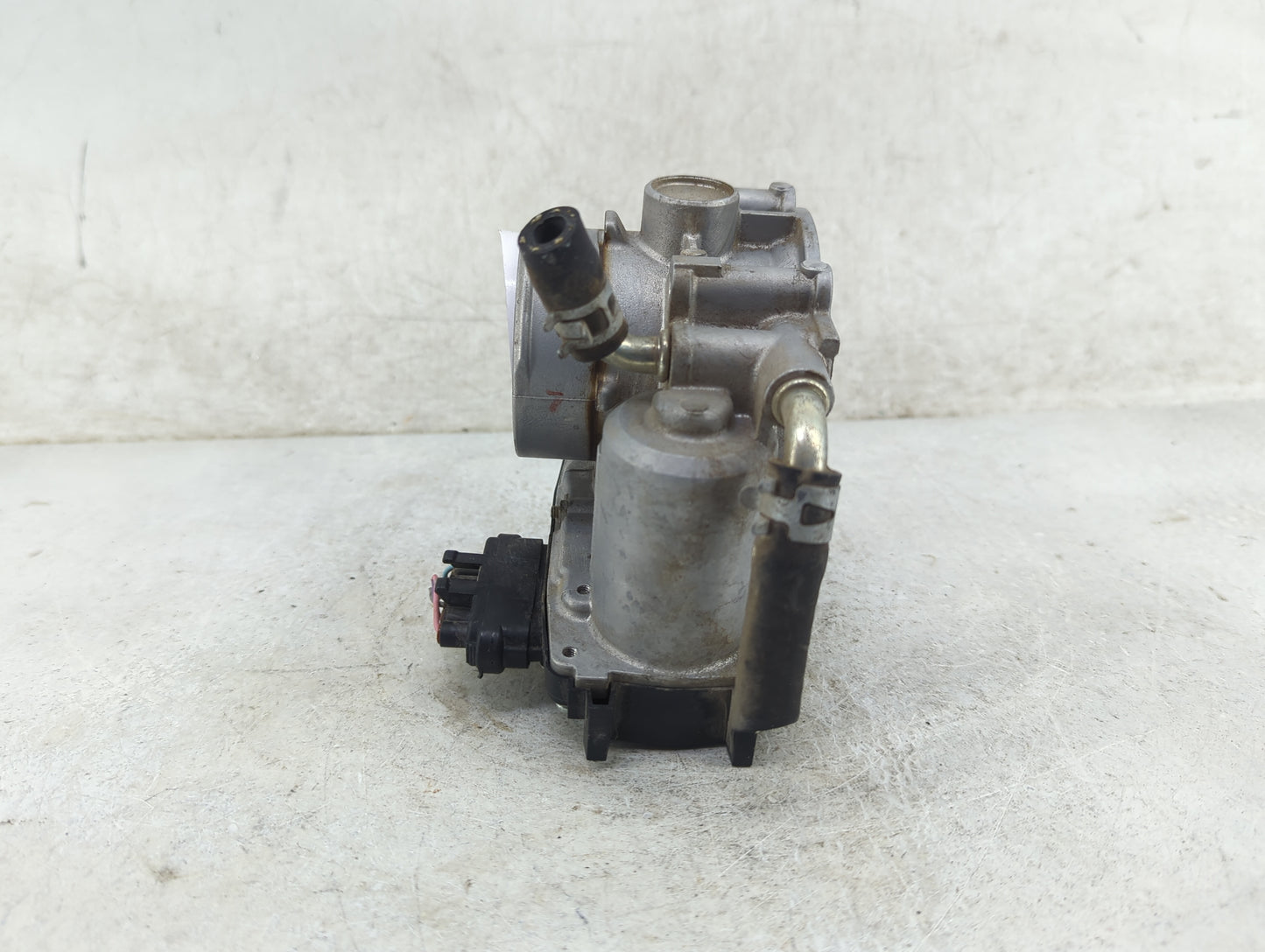2011-2012 Mitsubishi Outlander Sport Throttle Body Fits Fits 2008 2009 2010 2011 2012 OEM Used Auto Parts - Oemusedautoparts