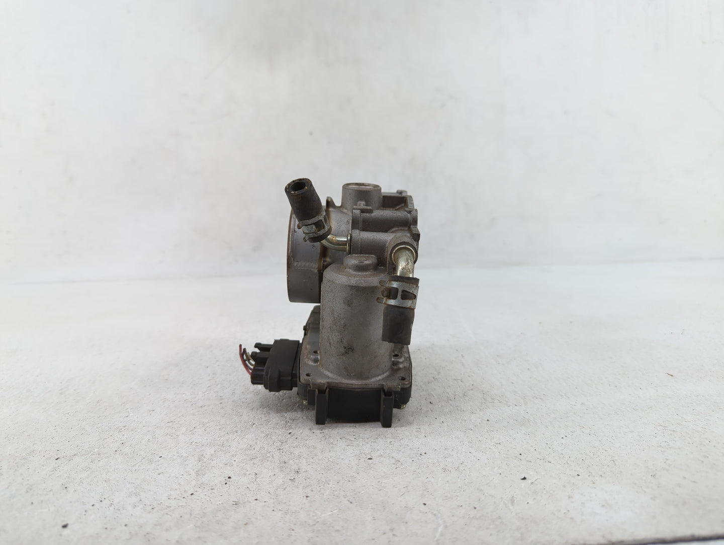 2011 Mitsubishi Outlander Sport Throttle Body P/N:57020 Fits Fits 2008 OEM Used Auto Parts - Oemusedautoparts1.com