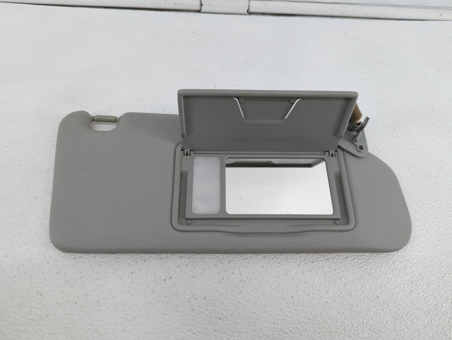 2011 Mitsubishi Rvr Sun Visor Shade Replacement Passenger Right Mirror Fits OEM Used Auto Parts - Oemusedautoparts1.com