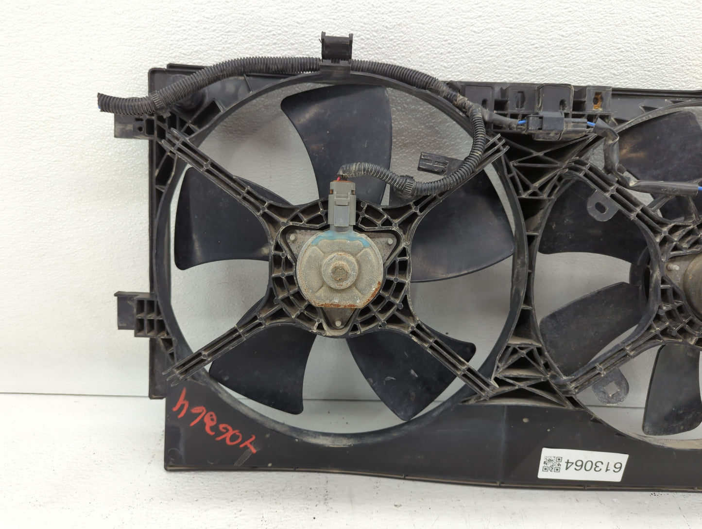 2011-2017 Mitsubishi Rvr Left Radiator Fan Motor Assembly Black - Oemusedautoparts1.com