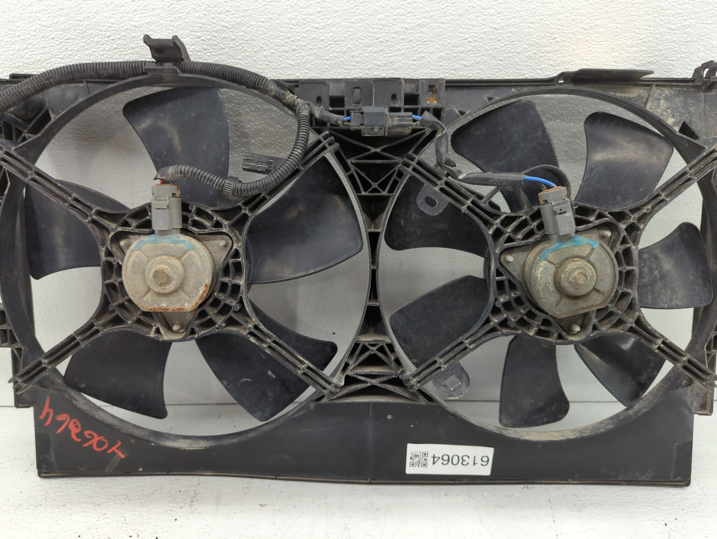 2011-2017 Mitsubishi Rvr Left Radiator Fan Motor Assembly Black - Oemusedautoparts1.com