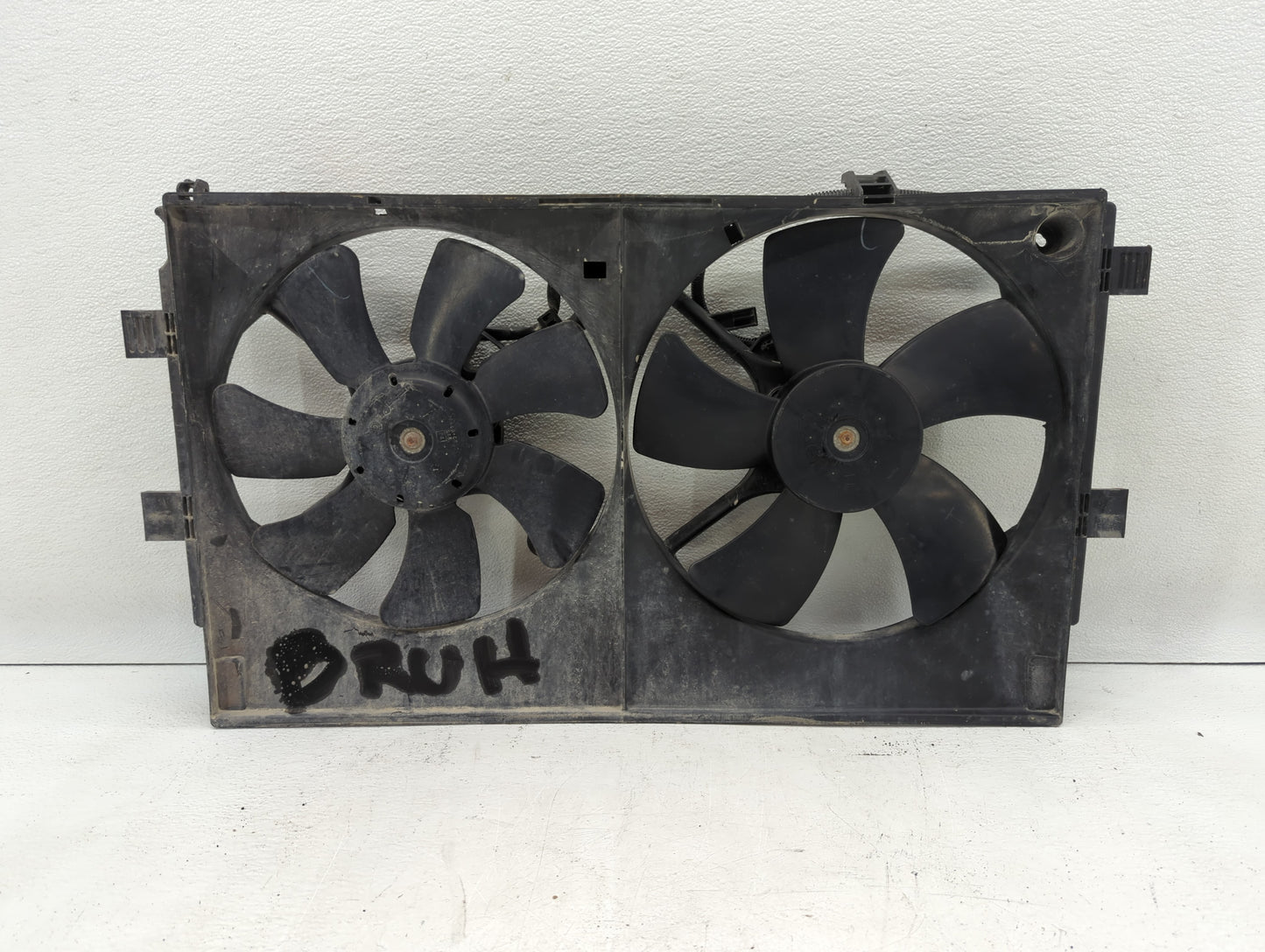 2011-2017 Mitsubishi Rvr Left Radiator Fan Motor Assembly Black - Oemusedautoparts1.com