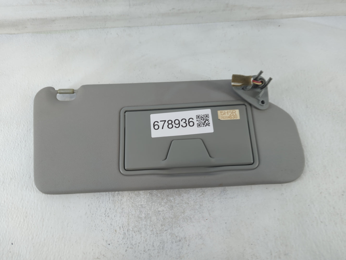 2011-2012 Mitsubishi Rvr Sun Visor Shade Replacement Passenger Right Mirror Fits Fits 2010 2011 2012 OEM Used Auto Parts - O