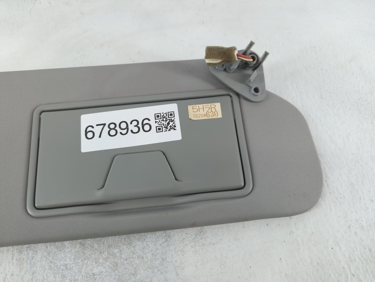 2011-2012 Mitsubishi Rvr Sun Visor Shade Replacement Passenger Right Mirror Fits Fits 2010 2011 2012 OEM Used Auto Parts - O