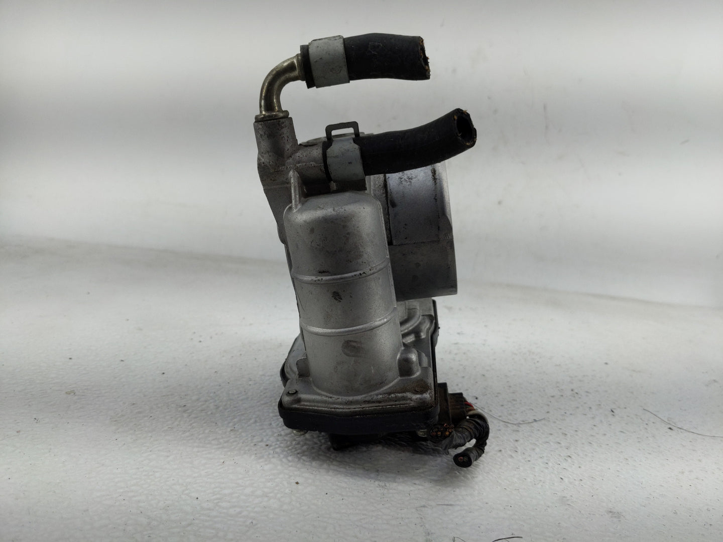 2011 Nissan Altima Throttle Body Fits OEM Used Auto Parts - Oemusedautoparts1.com